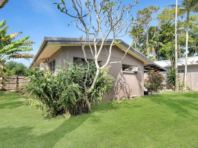 8 Queensborough Close, Trinity Park QLD 4879