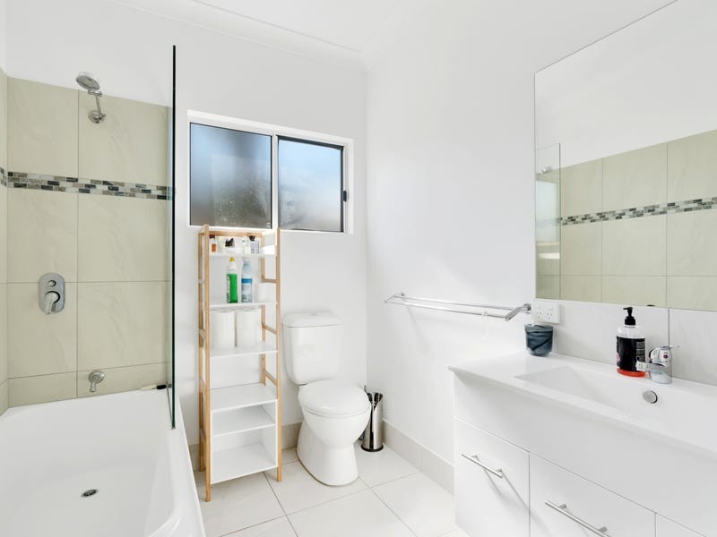 8 Queensborough Close, Trinity Park QLD 4879