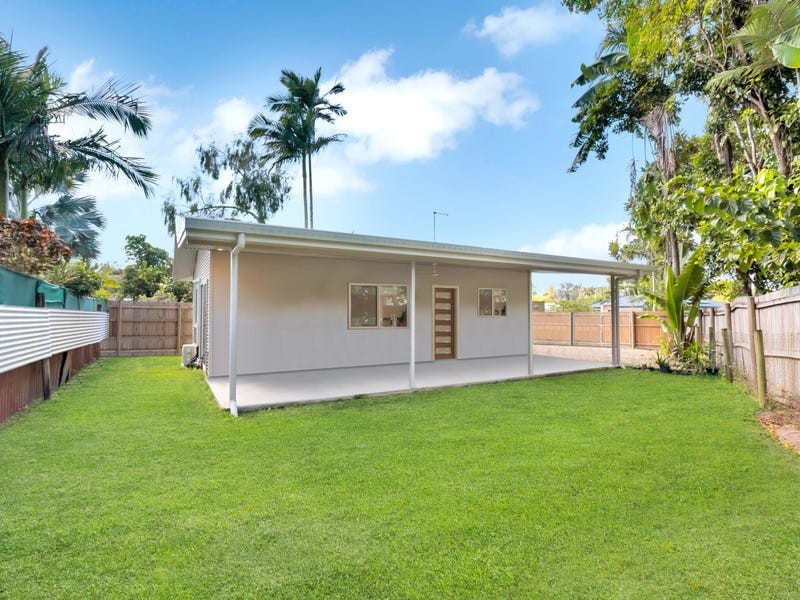 8 Queensborough Close, Trinity Park QLD 4879