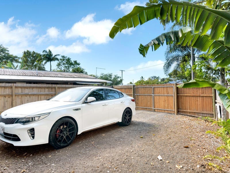 8 Queensborough Close, Trinity Park QLD 4879