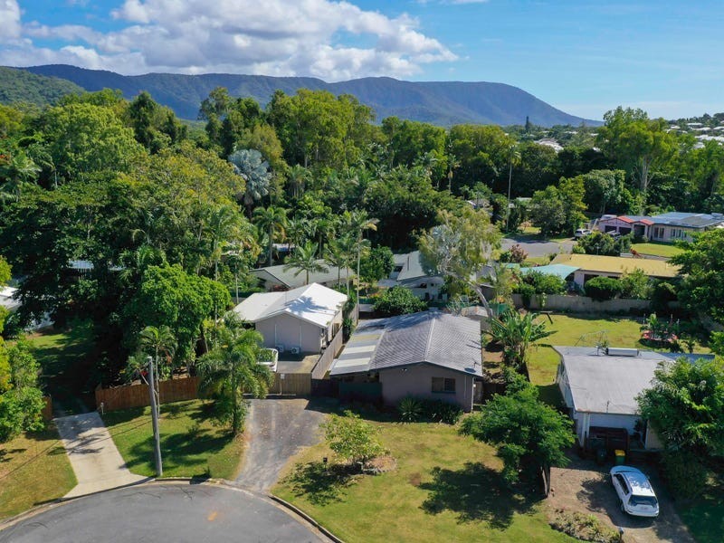 8 Queensborough Close, Trinity Park QLD 4879