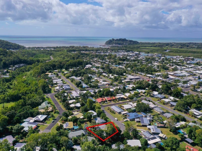 8 Queensborough Close, Trinity Park QLD 4879