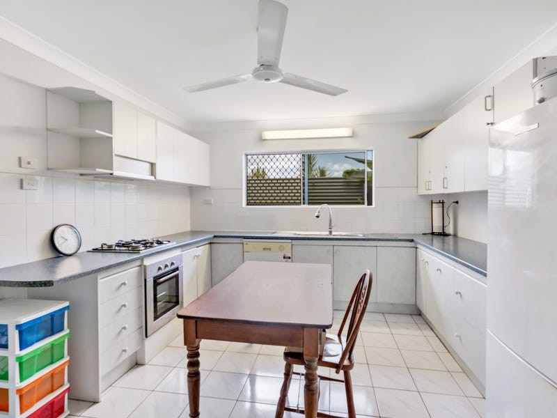 2/440 McCoombe Street, Mooroobool QLD 4870