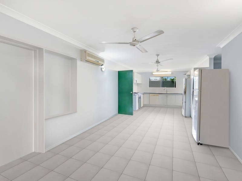 2/440 McCoombe Street, Mooroobool QLD 4870
