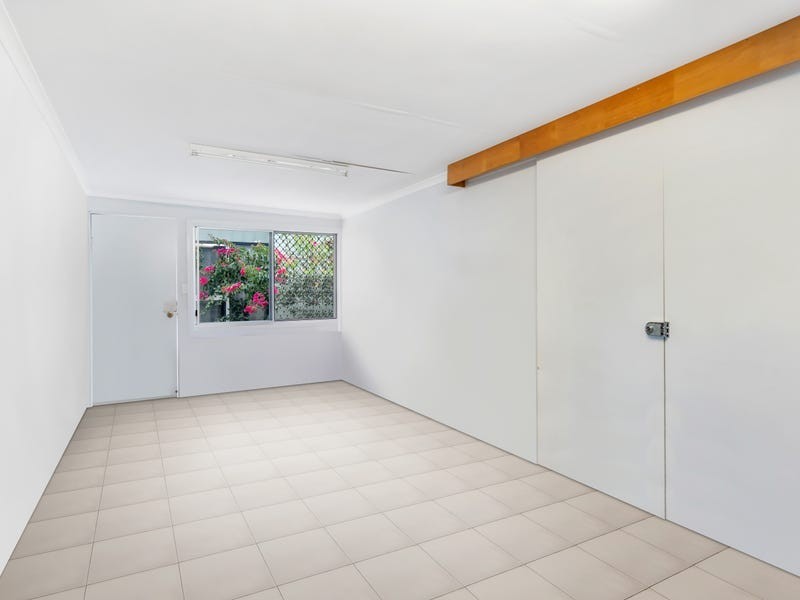 2/440 McCoombe Street, Mooroobool QLD 4870