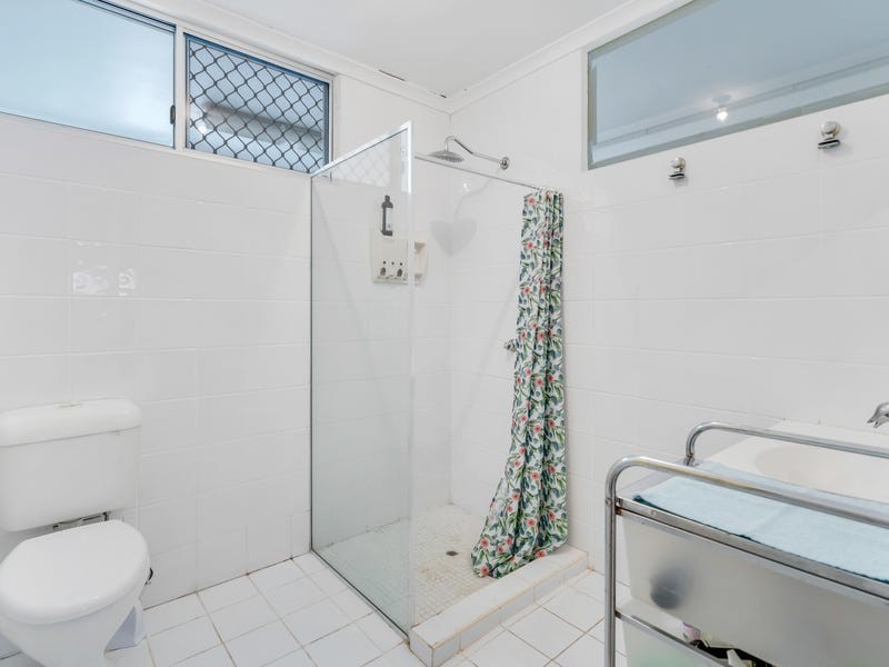2/440 McCoombe Street, Mooroobool QLD 4870