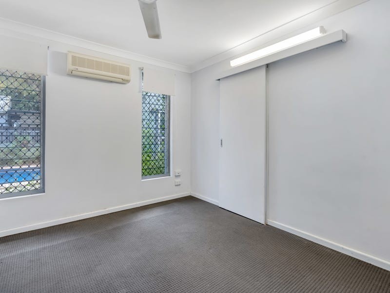 2/440 McCoombe Street, Mooroobool QLD 4870