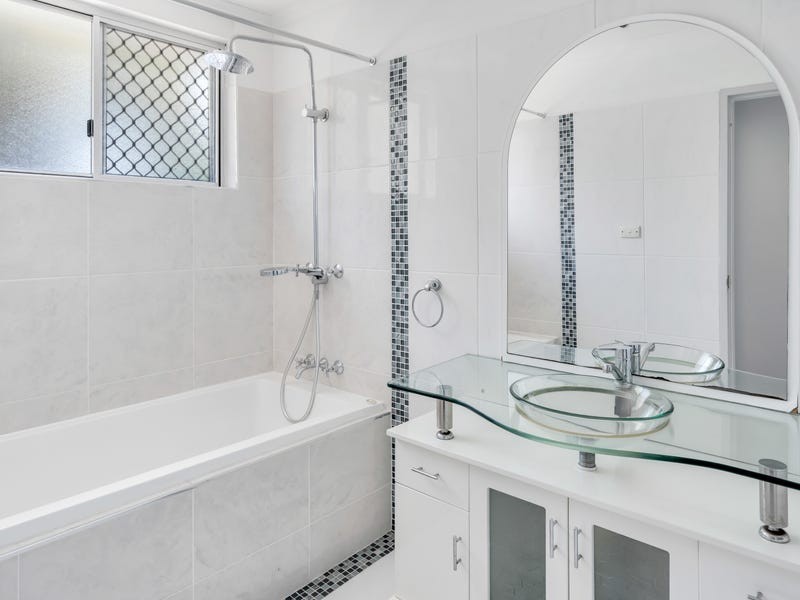 2/440 McCoombe Street, Mooroobool QLD 4870