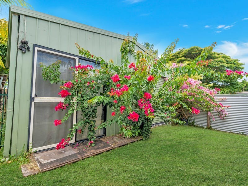 2/440 McCoombe Street, Mooroobool QLD 4870