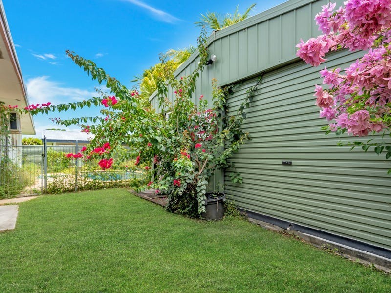 2/440 McCoombe Street, Mooroobool QLD 4870