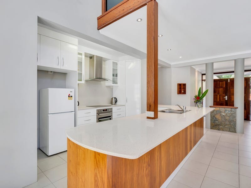 5 Ellie Banning Close, Redlynch QLD 4870