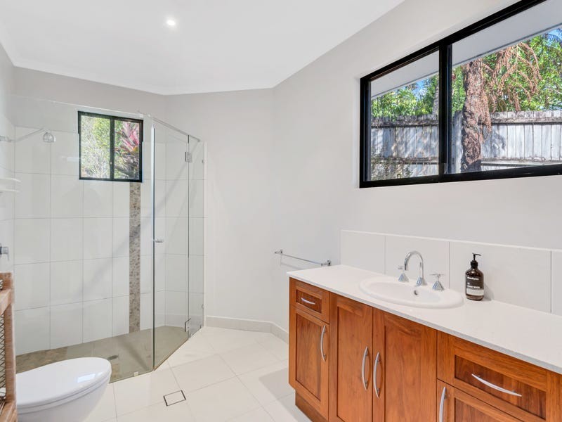 5 Ellie Banning Close, Redlynch QLD 4870