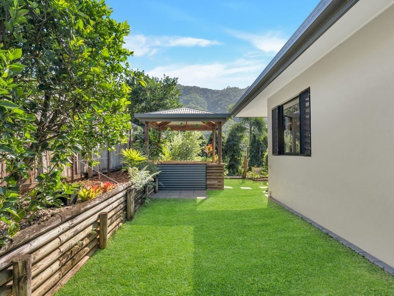 5 Ellie Banning Close, Redlynch QLD 4870