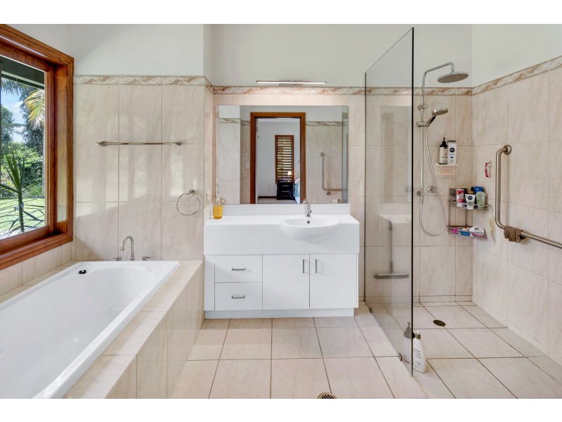 69863 Bruce Highway, Aloomba QLD 4871