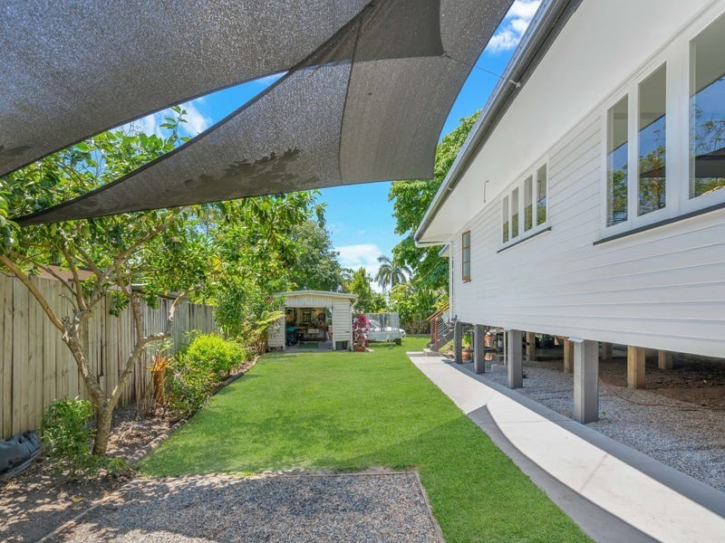 7 Crowley Close, Whitfield QLD 4870