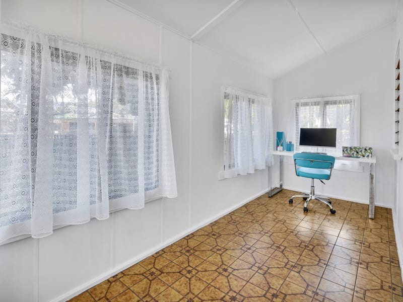 74 Reservoir Road, Manoora QLD 4870