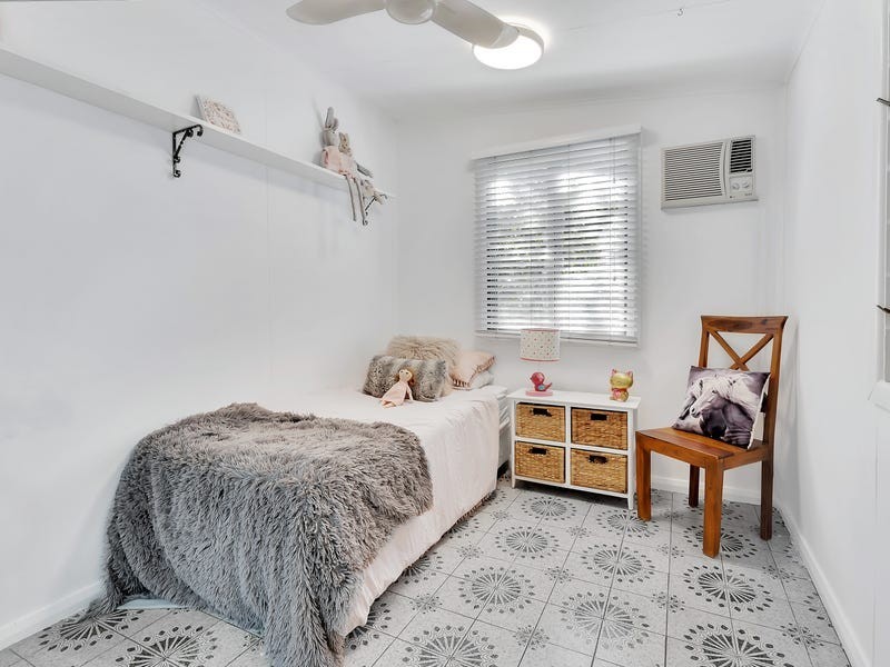 74 Reservoir Road, Manoora QLD 4870