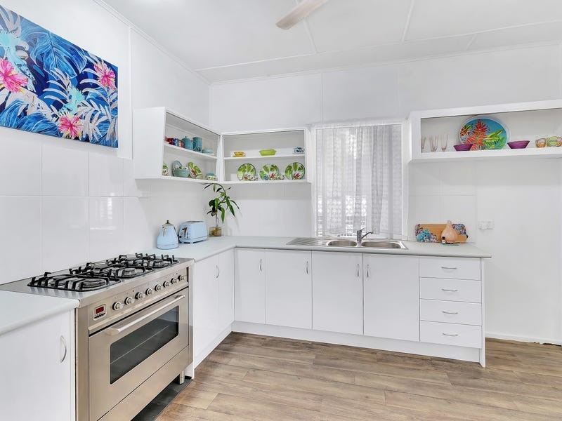 74 Reservoir Road, Manoora QLD 4870