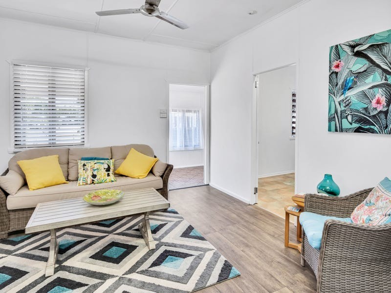 74 Reservoir Road, Manoora QLD 4870