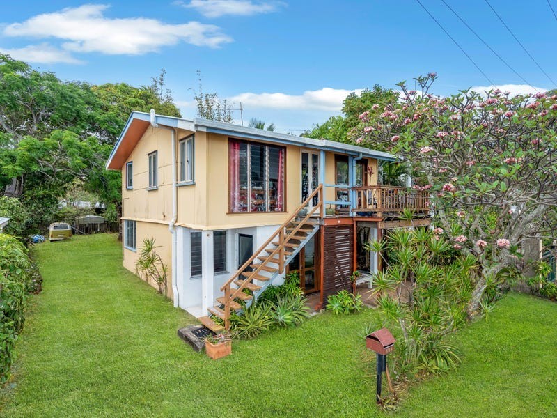 189 O’Shea Esplanade, Machans Beach QLD 4878
