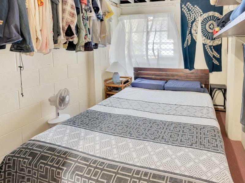 189 O’Shea Esplanade, Machans Beach QLD 4878