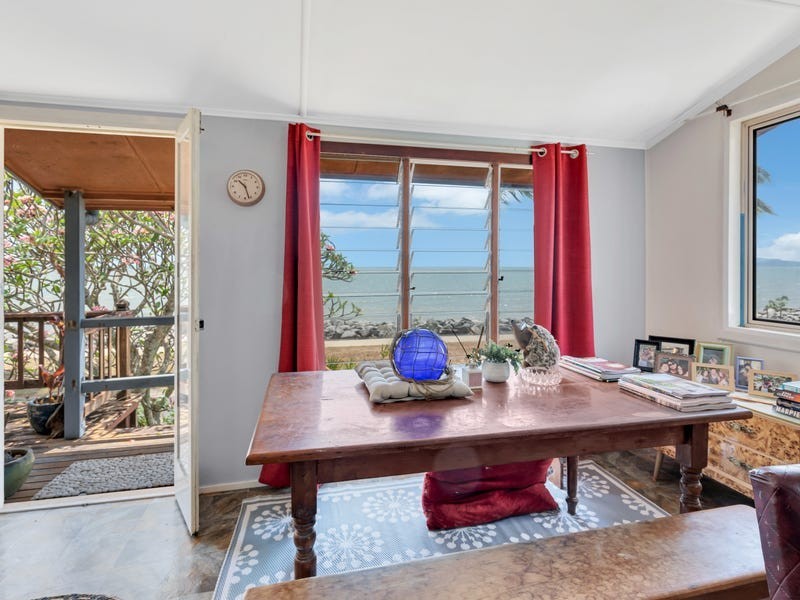 189 O’Shea Esplanade, Machans Beach QLD 4878
