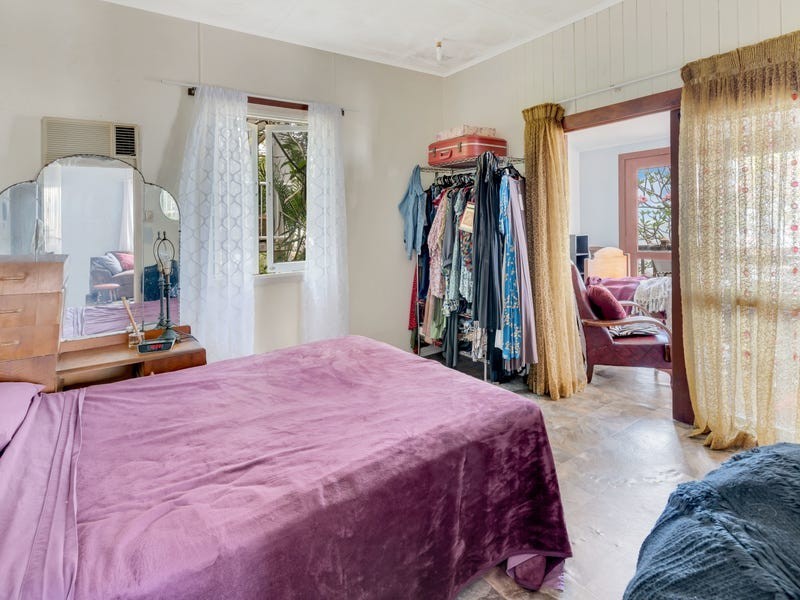189 O’Shea Esplanade, Machans Beach QLD 4878