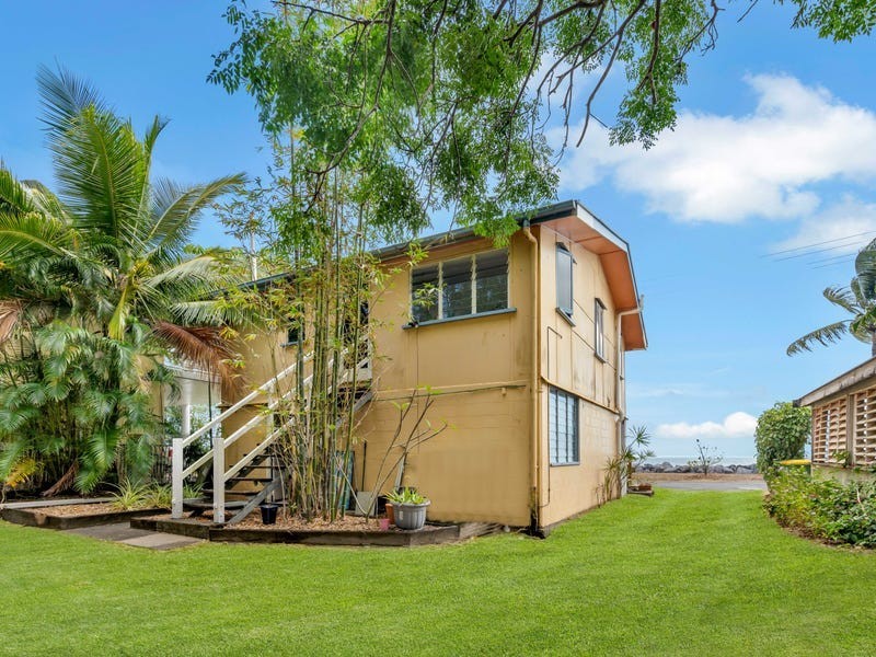 189 O’Shea Esplanade, Machans Beach QLD 4878