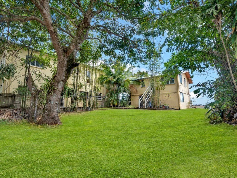 189 O’Shea Esplanade, Machans Beach QLD 4878