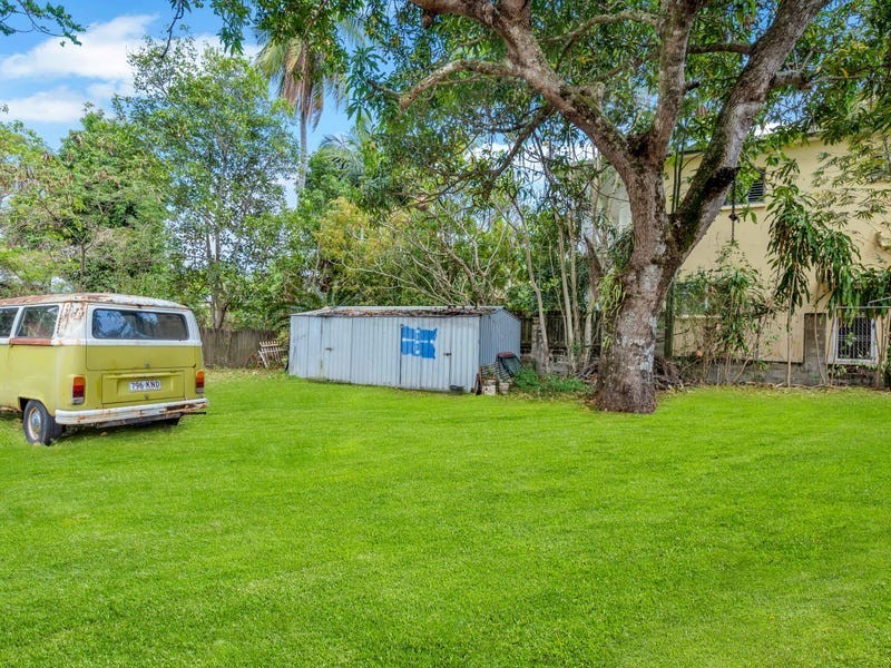 189 O’Shea Esplanade, Machans Beach QLD 4878
