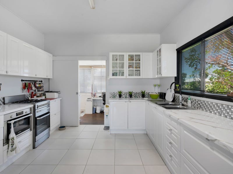28 Howe Street, Cairns North QLD 4870