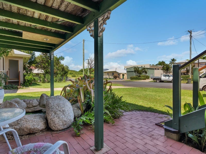 28 Howe Street, Cairns North QLD 4870