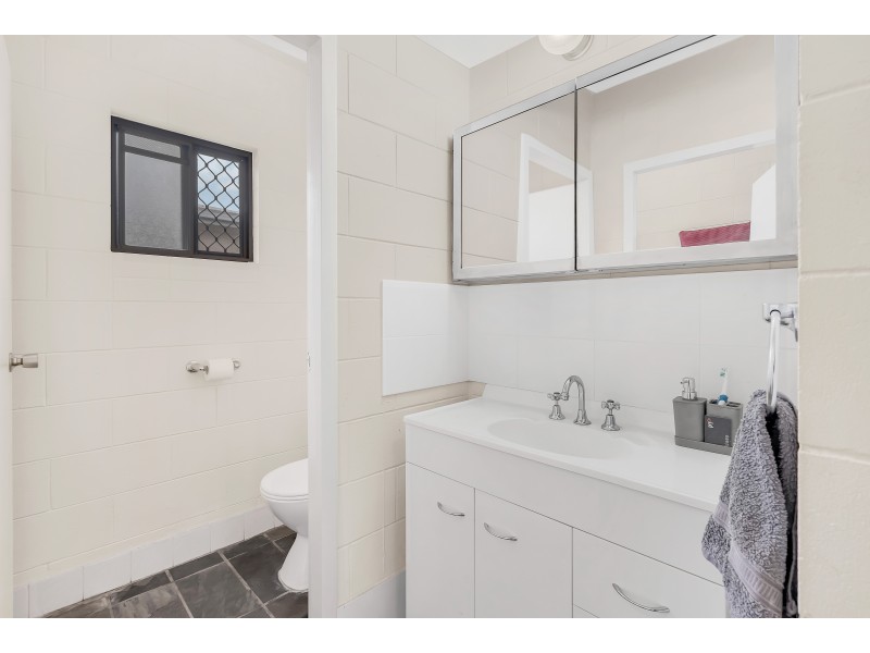 1/20 Nesbit Street, Whitfield QLD 4870