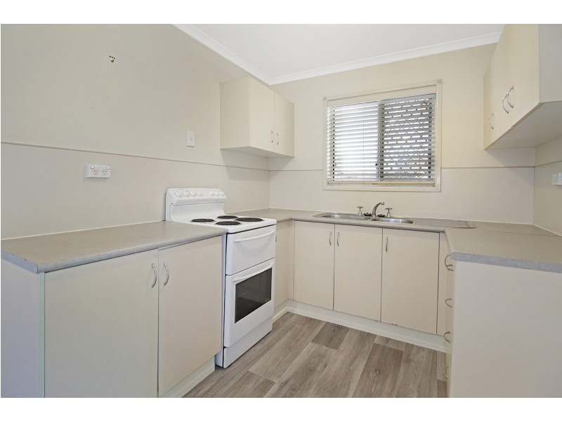 24 McEwen Street, Mooroobool QLD 4870