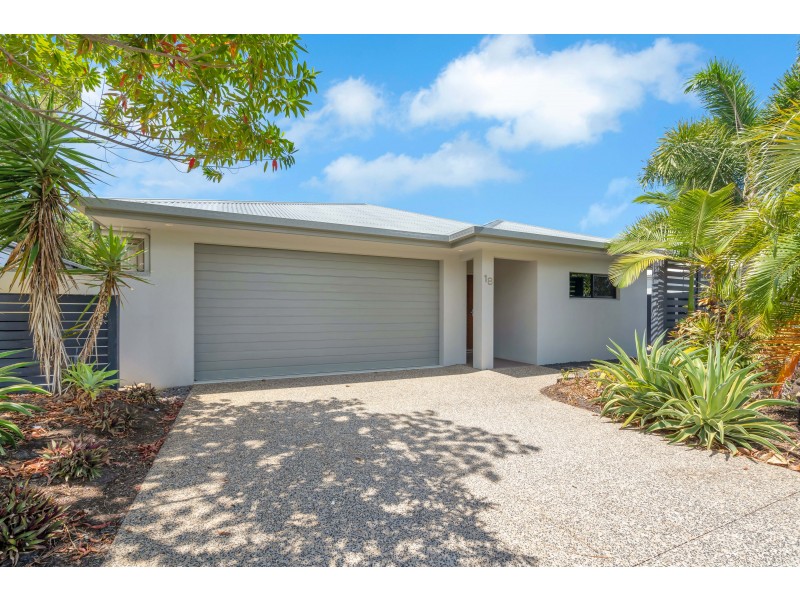 18 Quarterdeck Street, Trinity Beach QLD 4879