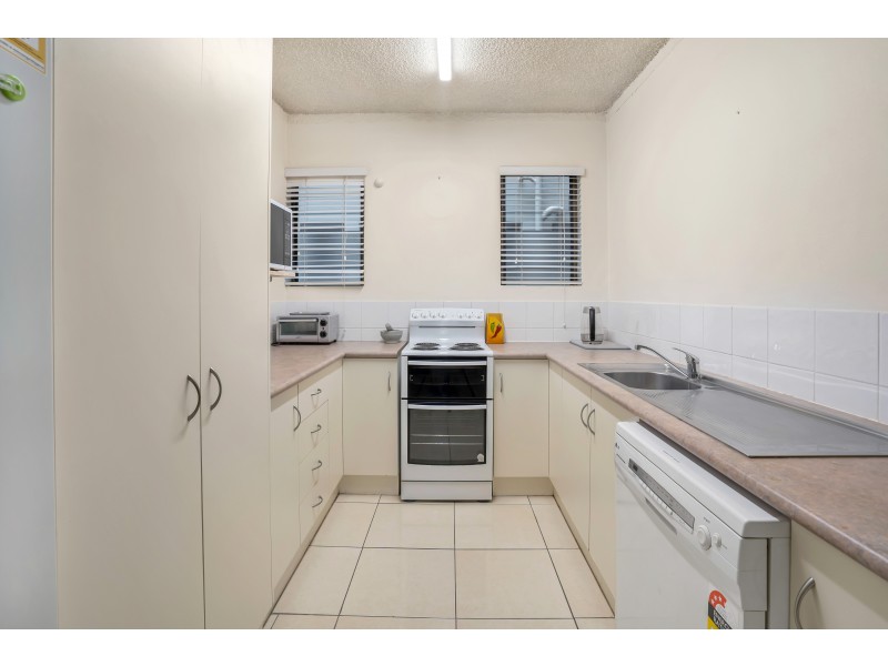 8/49-51 Digger Street, Cairns North QLD 4870