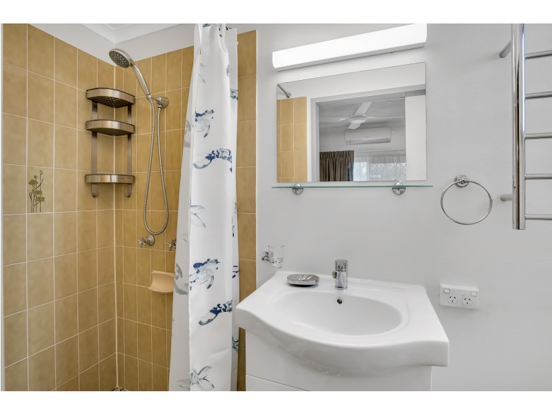 8/49-51 Digger Street, Cairns North QLD 4870