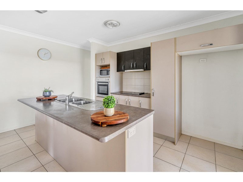 6 Totley Chase, Trinity Park QLD 4879