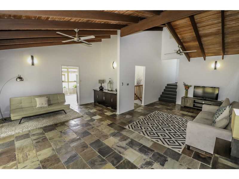 31-33 Sommerville Crescent, Whitfield QLD 4870