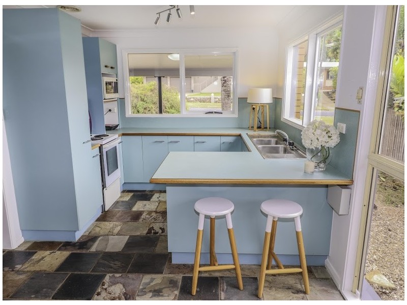 31-33 Sommerville Crescent, Whitfield QLD 4870