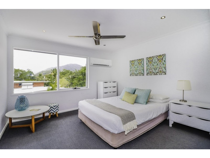 31-33 Sommerville Crescent, Whitfield QLD 4870