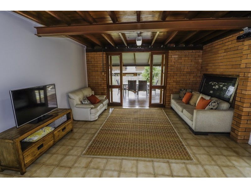 31-33 Sommerville Crescent, Whitfield QLD 4870