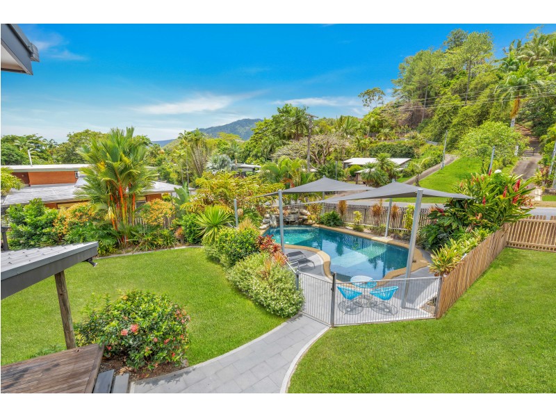 31-33 Sommerville Crescent, Whitfield QLD 4870