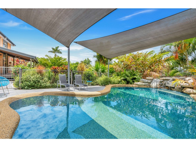31-33 Sommerville Crescent, Whitfield QLD 4870