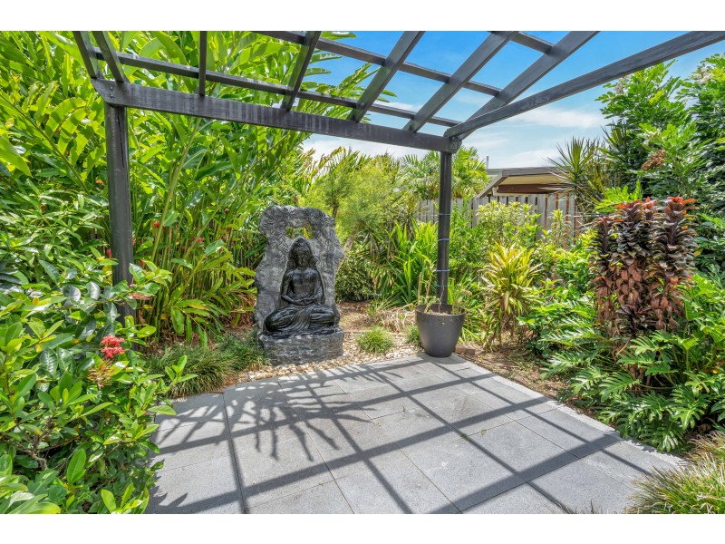 31-33 Sommerville Crescent, Whitfield QLD 4870