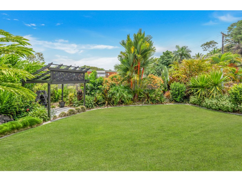 31-33 Sommerville Crescent, Whitfield QLD 4870