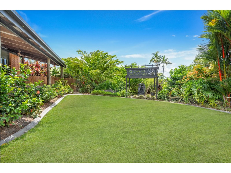31-33 Sommerville Crescent, Whitfield QLD 4870