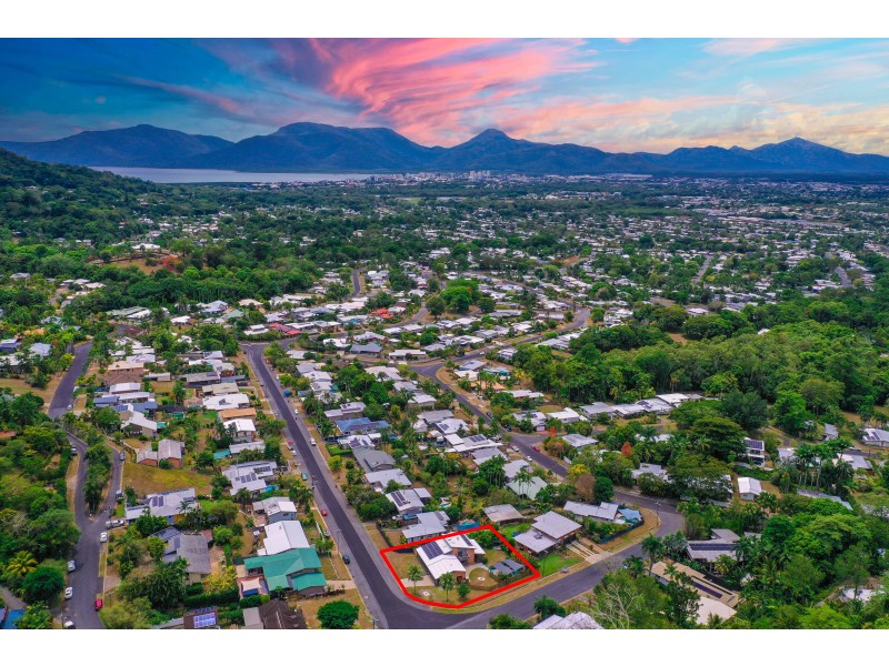 31-33 Sommerville Crescent, Whitfield QLD 4870