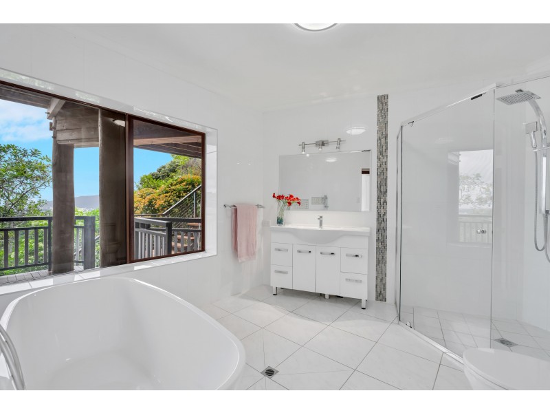255-259 Toogood Road, Bayview Heights QLD 4868