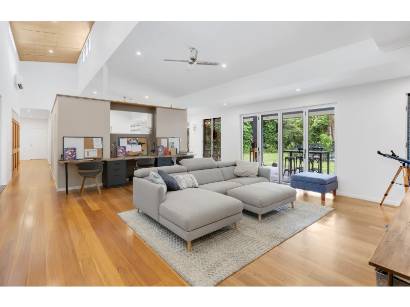 90 Arthur Lyons Drive, Redlynch QLD 4870